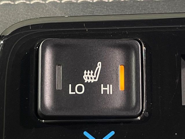 【シートヒーター】寒い日に重宝するシートヒーター！エアコンより早く温まってくれるので寒がりの人も安心ですね♪エアコンの温風は乾燥するから苦手、という方にもをおすすめです。