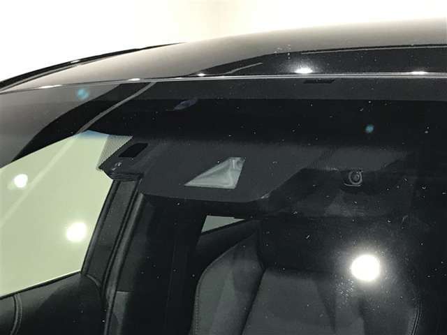 【衝突被害軽減ブレーキ】前方の車両や横断する歩行者などを検知した時、衝突回避や被害軽減をサポートします！！