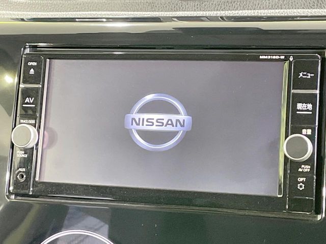 【純正ナビ】人気の純正ナビを装備しております。ナビの使いやすさはもちろん、オーディオ機能も充実！キャンプや旅行はもちろん、通勤や買い物など普段のドライブも楽しくなるはず♪