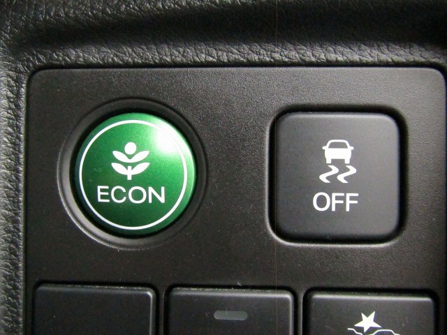 急ハンドル時などに起こる横すべりを制御するVSA（車両挙動安定化制御システム）を搭載！【ECON】燃費を削減しつつ、エコに走る。現代的な装置ですね。