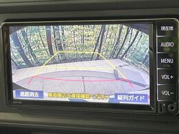 【バックカメラ】駐車時に後方がリアルタイム映像で確認できます。大型商業施設や立体駐車場での駐車時や、夜間のバック時に大活躍！運転スキルに関わらず、今や必須となった装備のひとつです！