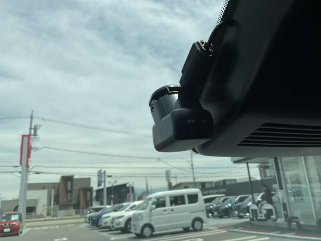 前後ドライブレコーダー付きですので、万一のとき記録に残せます。