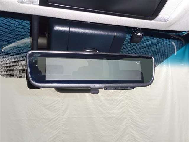 【電子インナーミラー】バックドア内側にカメラを取付けてインナーミラーに後方映像を表示！後席に同乗者がいても後方を確認しやすいく安心ですね♪
