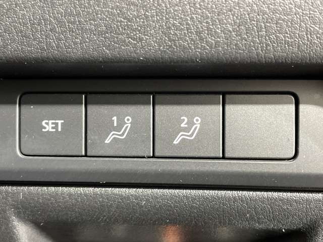 【メモリー付パワーシート】シートポジションがしっかり決まると、運転操作が楽になりますね♪微調整が可能なので、様々なシーンでも活躍できます。