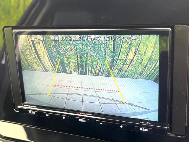 【バックカメラ】駐車時に後方がリアルタイム映像で確認できます。大型商業施設や立体駐車場での駐車時や、夜間のバック時に大活躍！運転スキルに関わらず、今や必須となった装備のひとつです！
