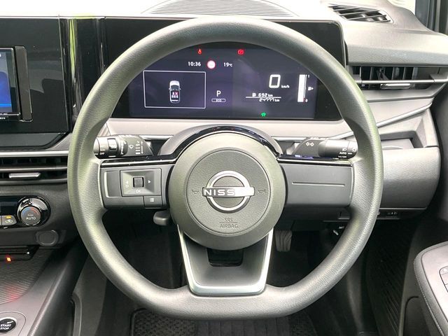 【ステアリングスイッチ】運転中、前方から目線をそらすことなく、オーディオ等の操作が可能な便利機能！安心＆快適なドライブを演出してくれます♪