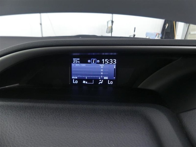 インフォメーションディスプレイでエアコンの使用状況や燃費が確認できます。