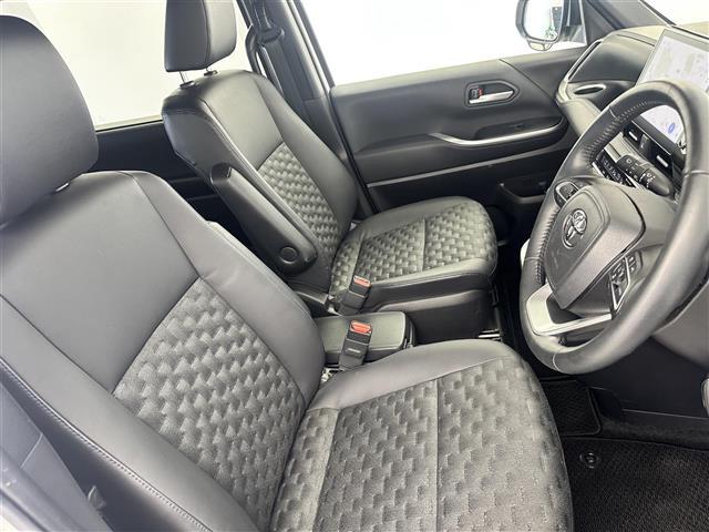 【運転席】座り心地が良いシートなので長時間の運転でも快適にお過ごしいただけます。新品のフロアマットのご注文も可能です。掲載箇所以外にご希望の写真がございましたらお気軽にお問い合わせ下さい。
