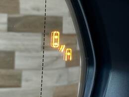 【ブラインドスポットモニター（BSM）】車線変更時に車両後方から来る車両を検知し安全をサポートする装置です。