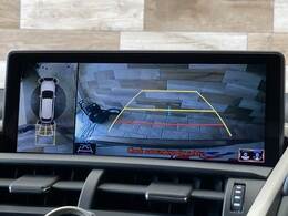 【純正10.3インチナビ】FM・AMラジオやブルートゥース接続など多彩な機能を併せ持っており、インパネ周りがすっきりしてますね！追加オプションでナビ機能やフルセグTV、DVD再生なども可能です。