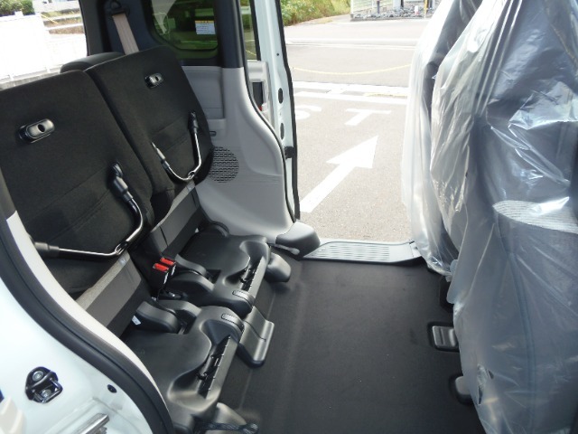 リアシートスライド＆チップアップ可能！！