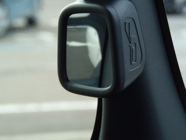 車内から左前輪付近が確認できます！！