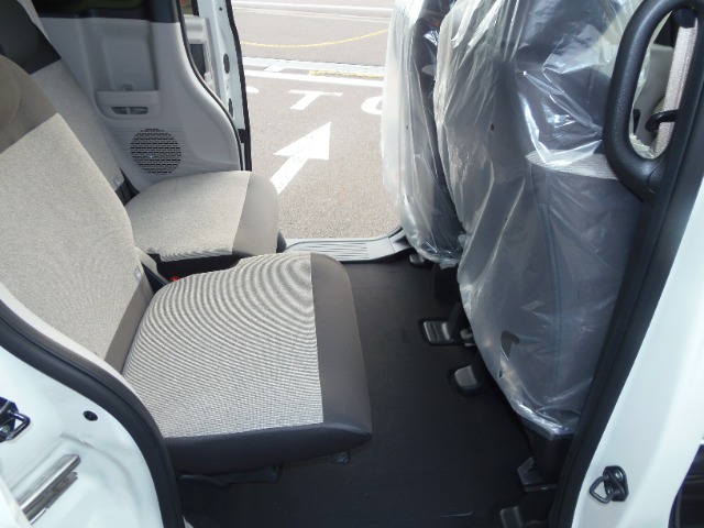 リアシートスライド＆チップアップ可能！！