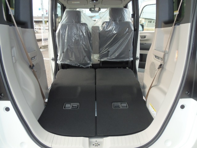 リアシートを前に倒すとこんな感じになります！！