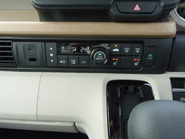 フルオートエアコンディショナーフロント左右シートヒーター！！タイプC充電ジャック！！