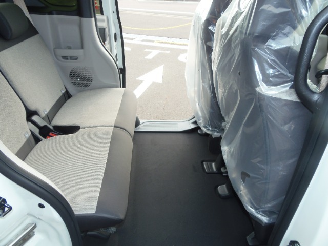 リアシートスライド＆チップアップ可能！！