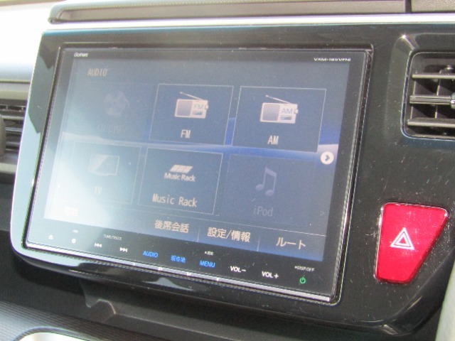 ナビゲーションはギャザズ9インチメモリーナビ（VXM-185VFNi）を装着しております。AM、FM、CD、DVD再生、Bluetooth、音楽録音再生、フルセグTVがご使用いただけます。