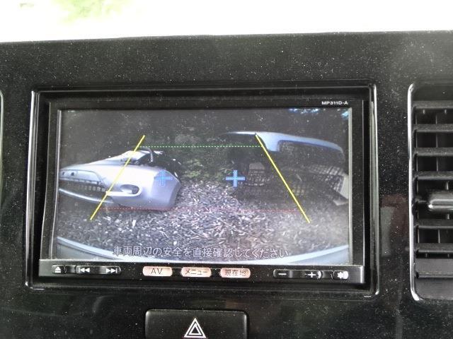 バックカメラ　モニターを装備しております！車庫入れの苦手なお客様も安心です★バックモニターはギアをバックに入れると自動的に画面が後方モニターに切り替わりとても便利な機能です★