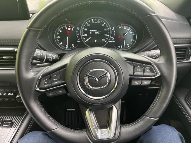 WECARSの展示場では実際に見て、触ってお車をお選びいただけます！知識の豊富な営業スタッフが様々なカーライフをご提案いたします！