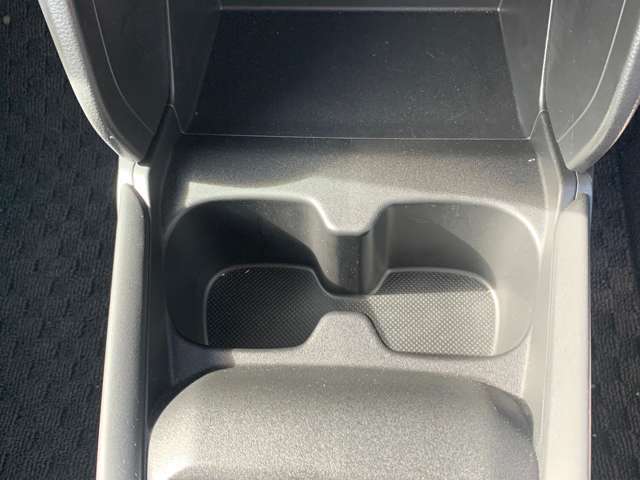 長距離ドライブに飲み物は大事ですよね！それを置ける機能も！