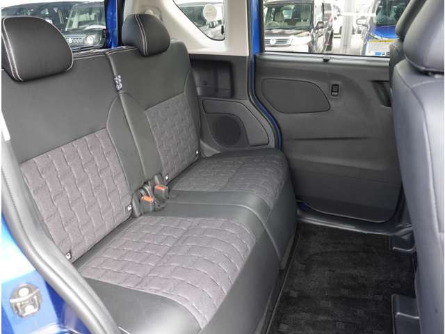 【ディーラーの車は高い？】実はそんなことないんです！ディーラーはオークションなどを使わず、自社で車を仕入れているので安いんです☆さらに諸費用も明確で安いので、総額で比較してみてくださいね♪