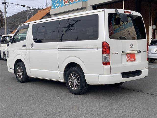 店舗敷地内に駐車スペースもございます。お車でのご来場をお考えの方はご安心ください♪