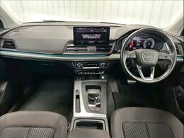 【アイポイント】アイポイントも高く見渡しの良い視界を確保しています。長距離のドライブでも疲れにくく快適に運転できます。