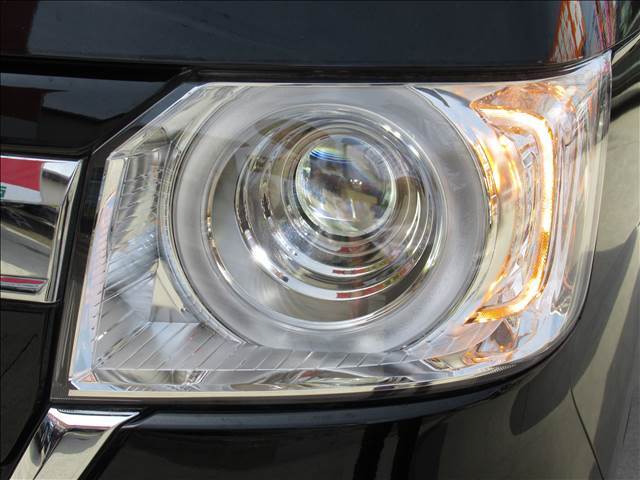 【LED】今は主流のライトです。長持ちしますし、ヘッドライトが黄ばんだり、白くくすんだりがないのでとてもおすすめです。
