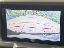 【バックカメラ】駐車時に後方がリアルタイム映像で確認できます。大型商業施設や立体駐車場での駐車時や、夜間のバック時に大活躍！運転スキルに関わらず、今や必須となった装備のひとつです！