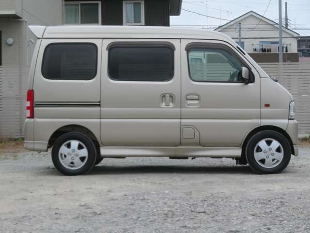 オートサロン136では、仕入れてから全てのお車に、整備、オイル交換、ワイパー交換、外装磨きコーティング、内装クリーニングを行っております。