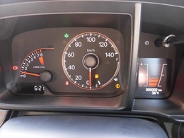 RSには、Gメーターとブースト計を搭載しています。左右旋回時に発生するGやターボのブースト圧をマルチインフォメーション・ディスプレーに表示します。