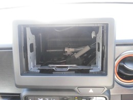 水平基調のインパネは運転者の広い視覚を確保しています。右左折時に歩行者の存在を気づきやすい工夫もされています。