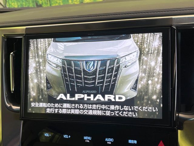 【純正ナビ】人気の純正ナビを装備しております。ナビの使いやすさはもちろん、オーディオ機能も充実！キャンプや旅行はもちろん、通勤や買い物など普段のドライブも楽しくなるはず♪