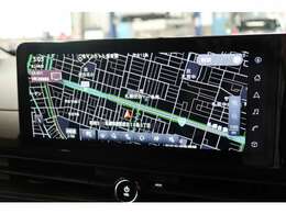大型の12.3インチセンターディスプレイあおドライバーから見やすい位置に搭載。地図画面でなく車両情報やオーディオ等画面分割により複数情報を同一画面に表示できます。