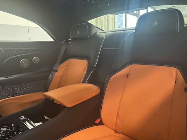 Interior Colour - Black/Mandarin/Cashmere/