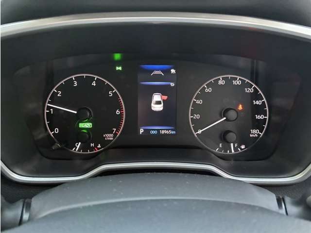 当社が誇るお車の洗浄メニュー”まるまるクリン”済みですので、室内もキレイ。気持ちよくお乗り頂けます。 まるまるクリンでは下回りの錆止め塗装、ボディのガラスコーティング、室内のスチーム洗浄を行います。