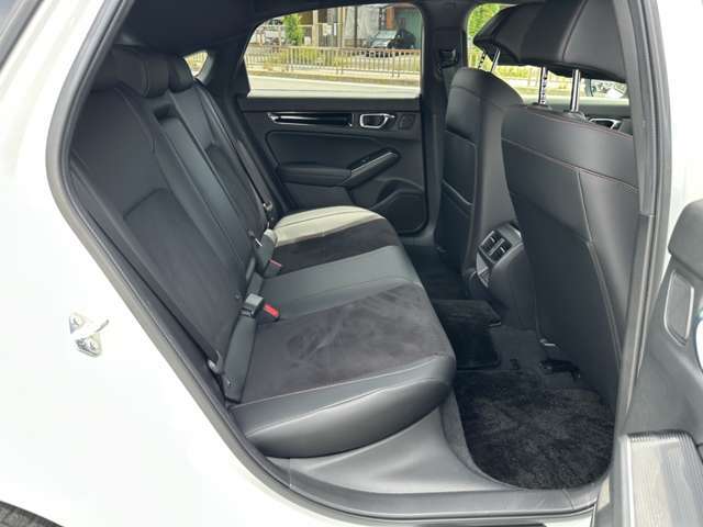 内外装、綺麗な車です。