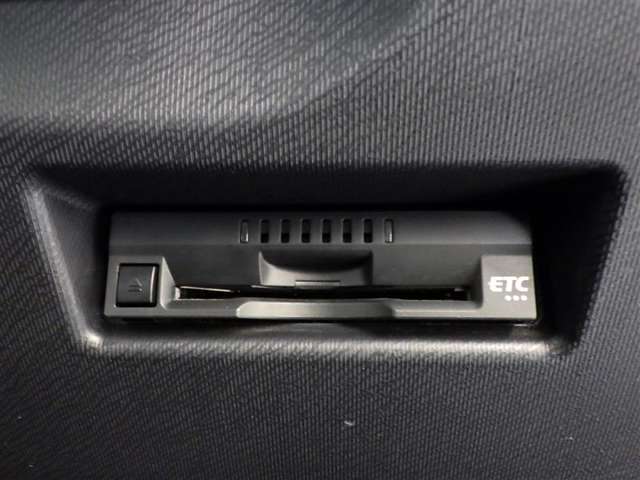 トヨタ認定中古車保証付！（1年間、距離無制限　HV車はHV保証付）　別途延長保証もご用意しております♪　ぜひ現車を確認にご来店ください