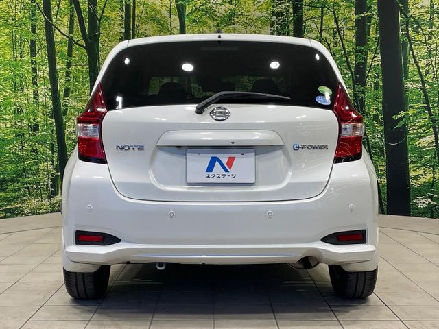 安心の最長10年・走行無制限保証（有償）をご用意。保証内容も充実はもちろん、無料点検＆オイル交換や、年中無休の全国・24時間ロードサービスも付帯されておりますのでご安心下さい。