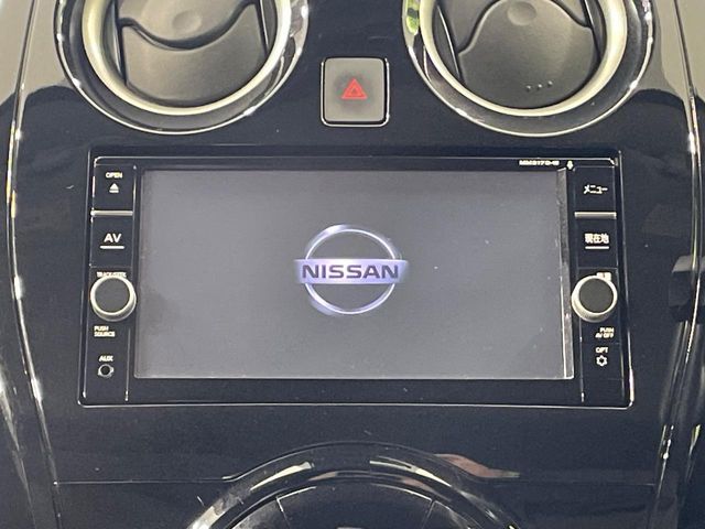 【純正ナビ】人気の純正ナビを装備。オーディオ機能も充実しており、Bluetooth接続すればお持ちのスマホやMP3プレイヤーの音楽を再生可能！毎日の運転がさらに楽しくなります！！