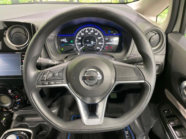 ステアリングも使用感が少なく、きれいな状態となっております♪