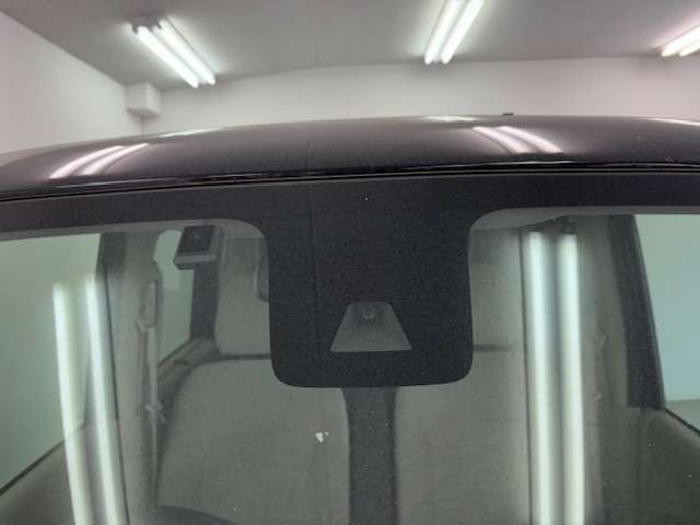 車線はみだし抑制機能や、衝突防止ブレーキ等のオンオフをボタン一つでおこなえます。