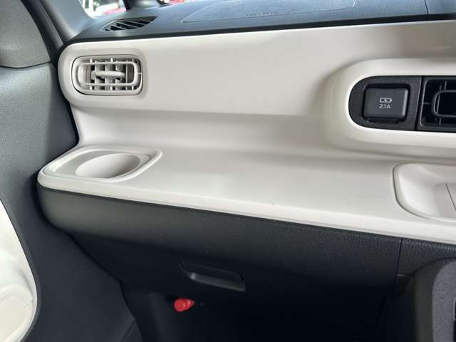 収納スペースがたくさんある車両です！！！