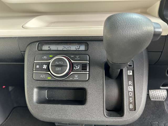 とてもキレイな状態のシフトレバーです。ぜひ一度お客様の目で確認してください。