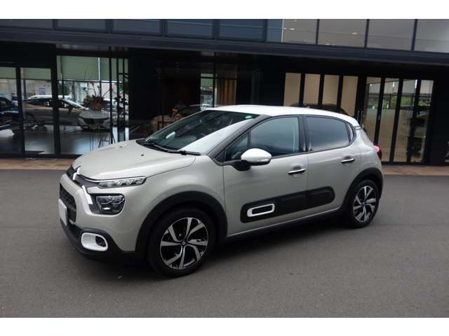 弊社では全車両の事前点検整備を実施しております。新車保証を継承しましてのご納車となります。