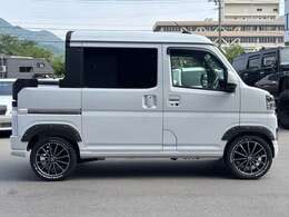 スマートキー、プッシュスタート、両側パワスラ、社外ナビ、フルセグTV、ETC、スペアキー付き