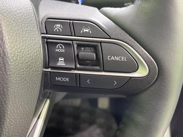 【レーダークルーズコントロール】高速道路での長距離走行が楽に！！自動で速度を保つクルーズコントロールが、衝突軽減システムと連携し、前方の車両を感知して車間を保つように速度調節してくれます！！