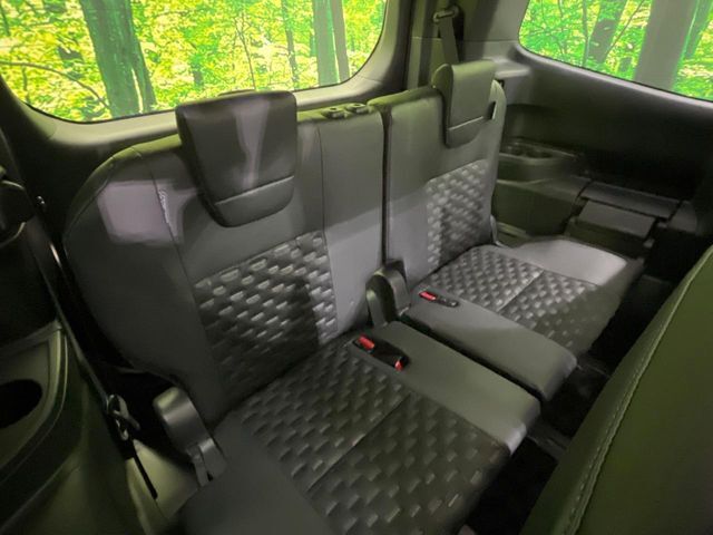 3列目シートはもちろん状態良好☆大人でもゆったりと座って頂けますので、大人数でのお出かけもラクラクです♪ご家族で、気の知れた仲間で、ドライブに行くのが楽しみですね♪