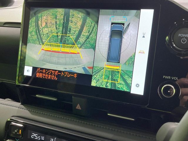 【パノラミックビューモニター】専用のカメラにより、上から見下ろしたような視点で360度クルマの周囲を確認することができます☆死角部分も確認しやすく、狭い場所での切り返しや駐車もスムーズに行えます。