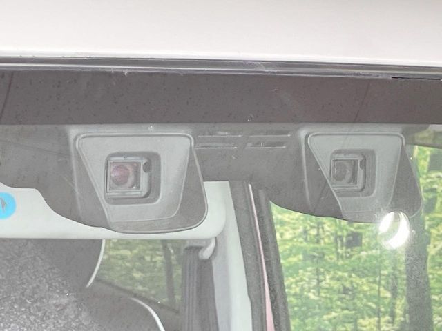 【スズキ　セーフティサポート】走行中に前方の車両等を認識し、衝突しそうな時は警報とブレーキで衝突回避と被害軽減をアシスト。より安全にドライブをお楽しみいただけます。
